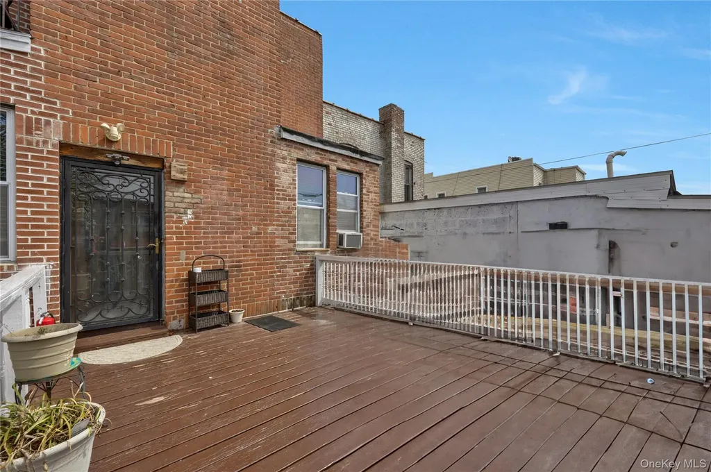 918 E 216th Street Bronx NY 10469