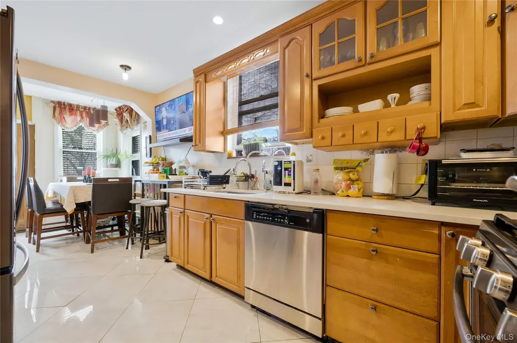 918 E 216th Street Bronx NY 10469
