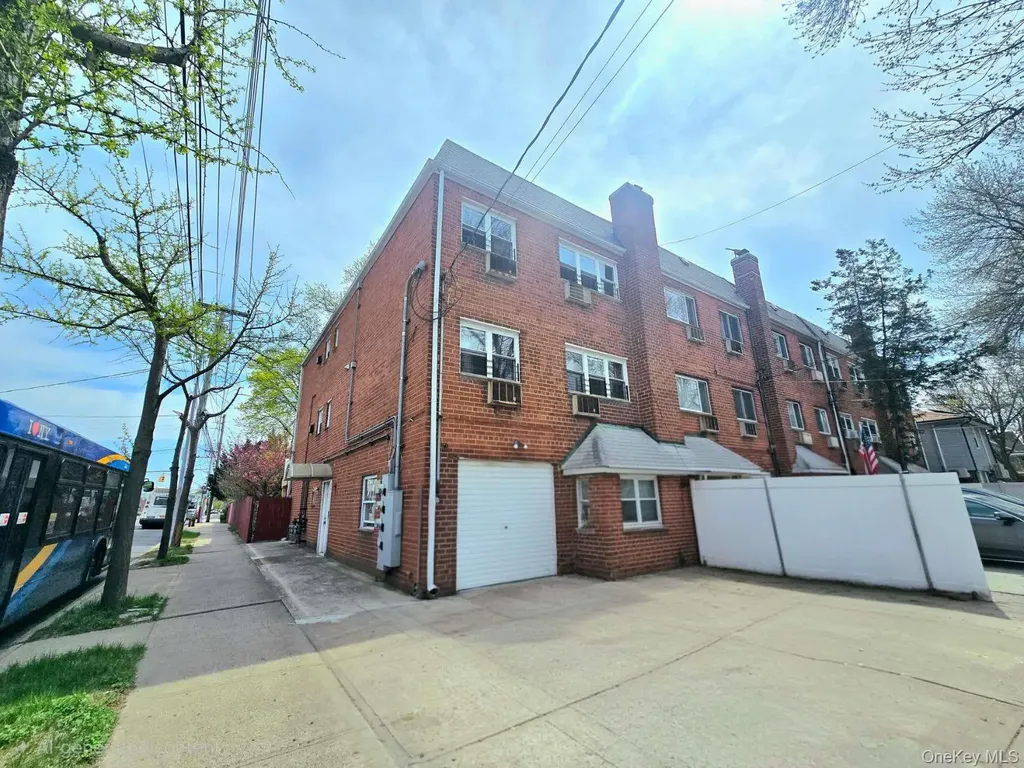 84-01 266th Street Floral Park NY 11001