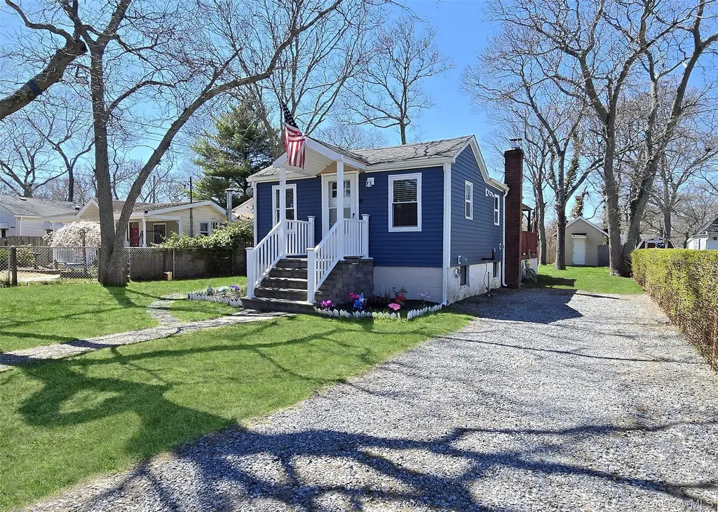 20 Daisy Place Selden NY 11784