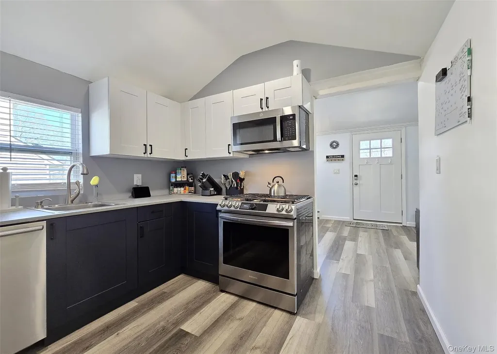 20 Daisy Place Selden NY 11784