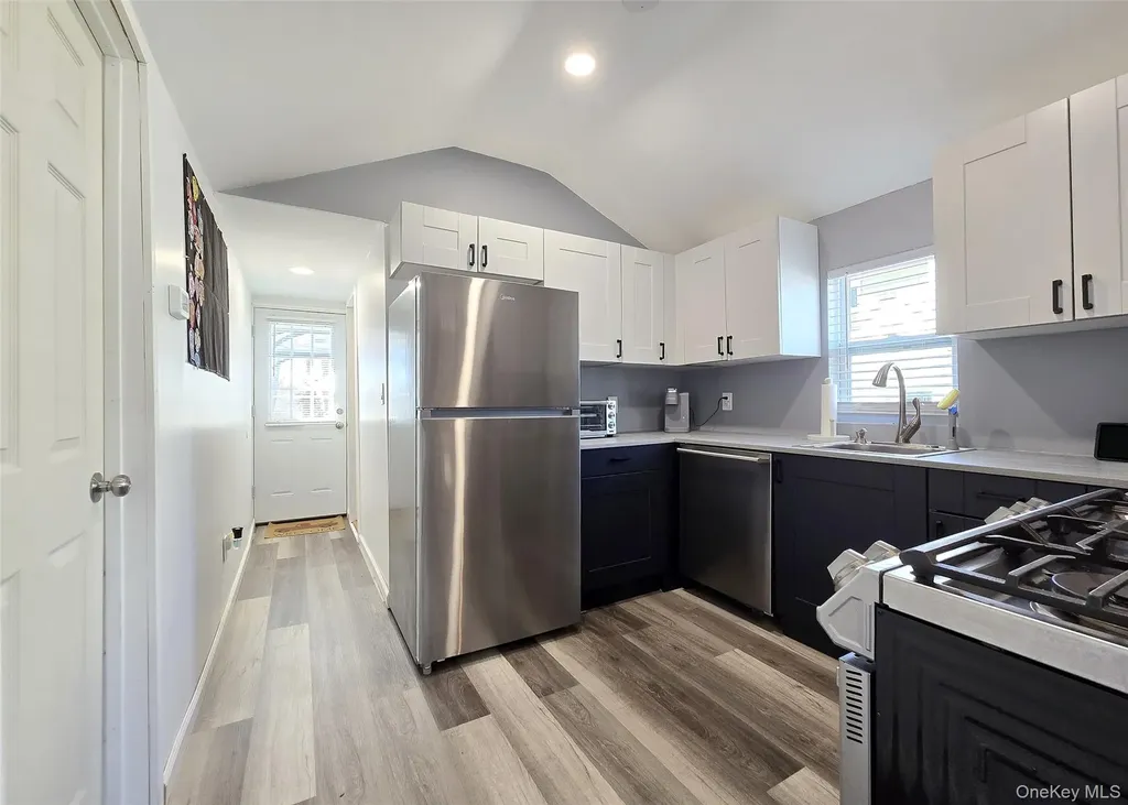 20 Daisy Place Selden NY 11784