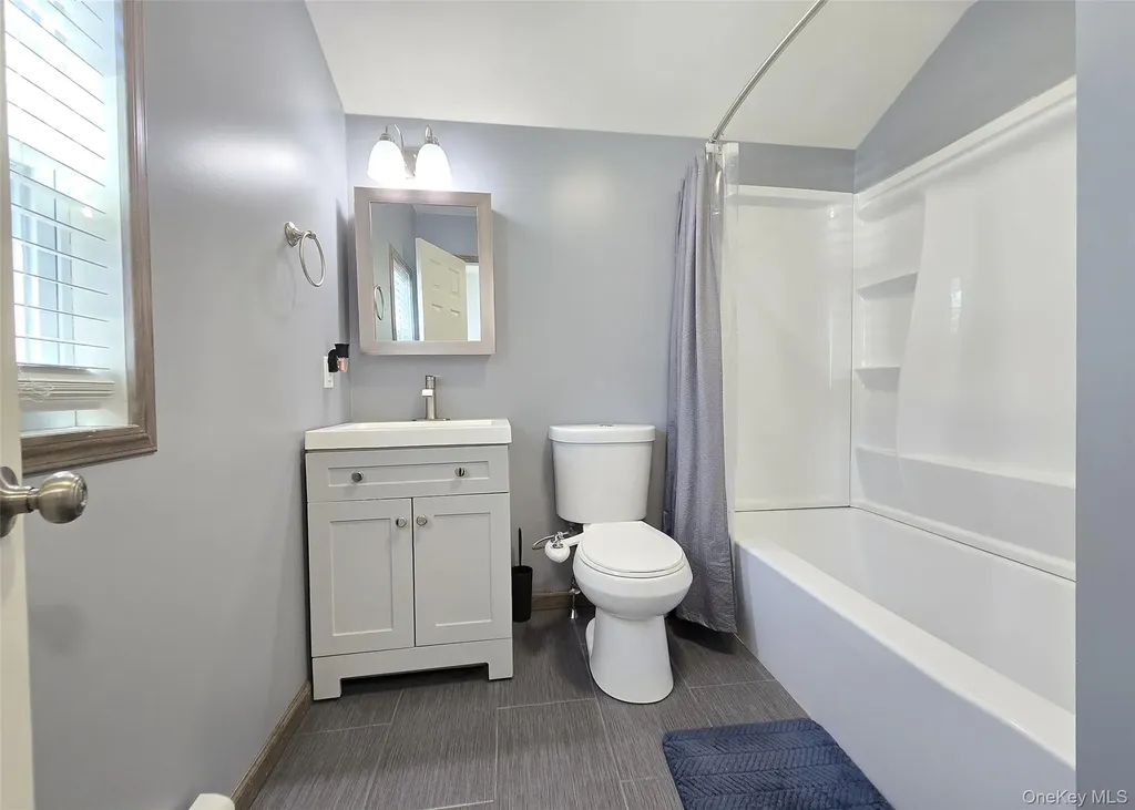 20 Daisy Place Selden NY 11784