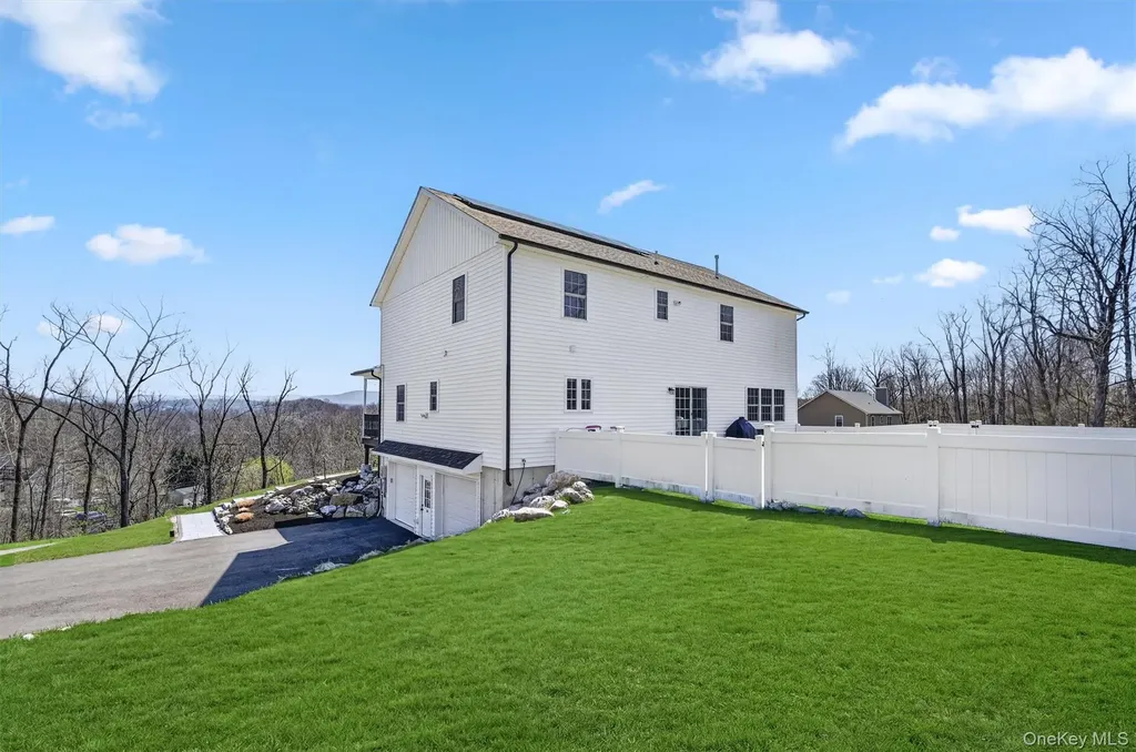 26 Curtin Lane Marlboro NY 12542