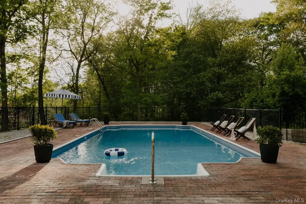18 Scenic Drive Hyde Park NY 12538