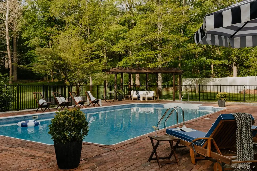 18 Scenic Drive Hyde Park NY 12538