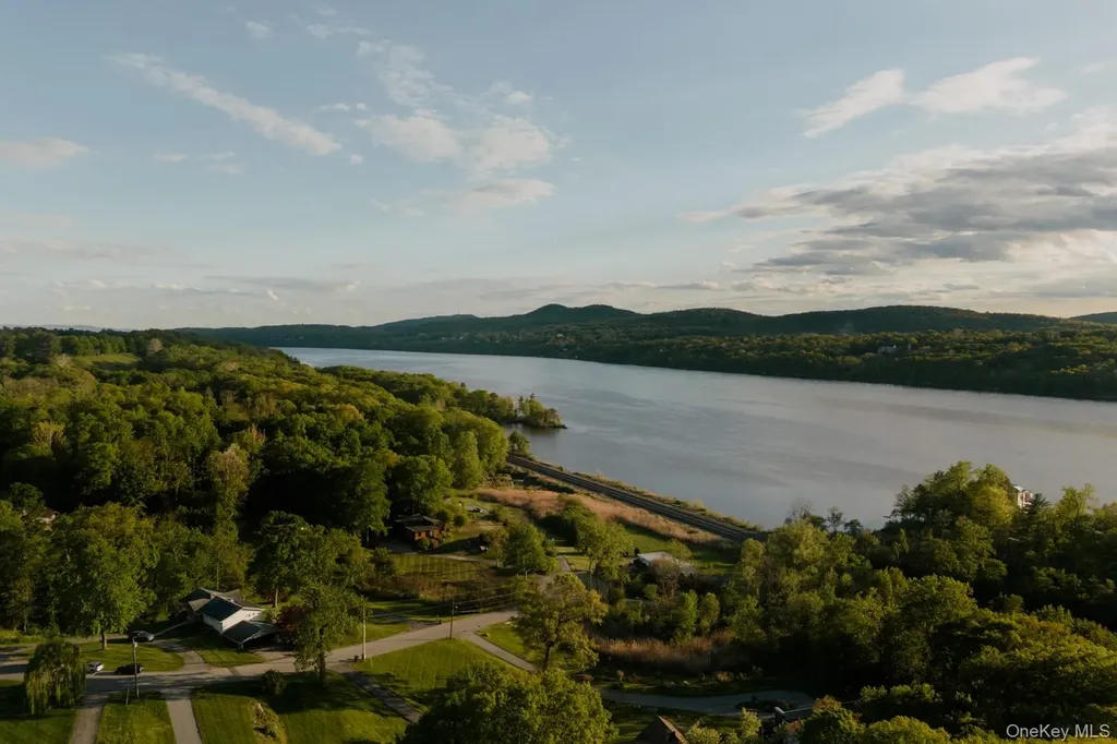 18 Scenic Drive Hyde Park NY 12538