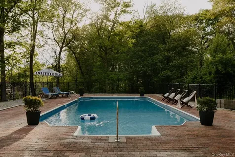 18 Scenic Drive Hyde Park NY 12538
