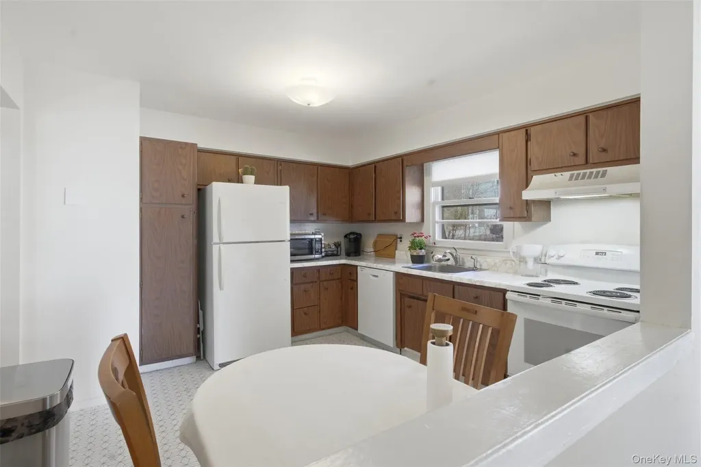 7 Woodland Circle Hyde Park NY 12538