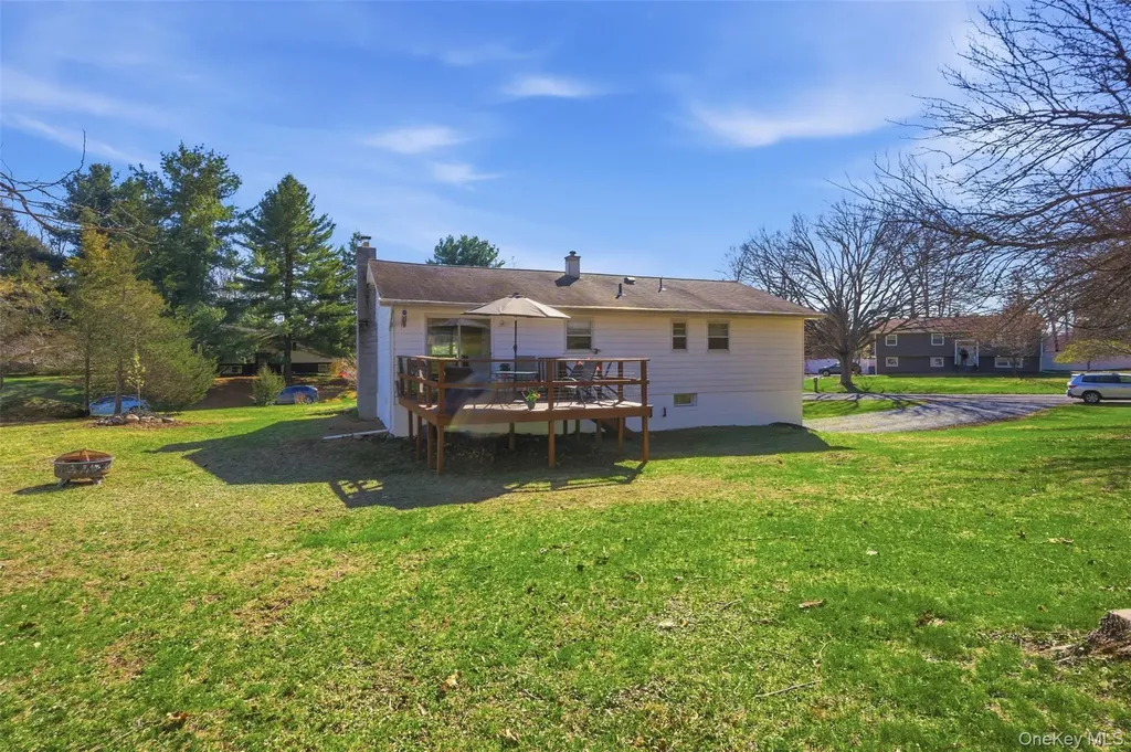 7 Woodland Circle Hyde Park NY 12538