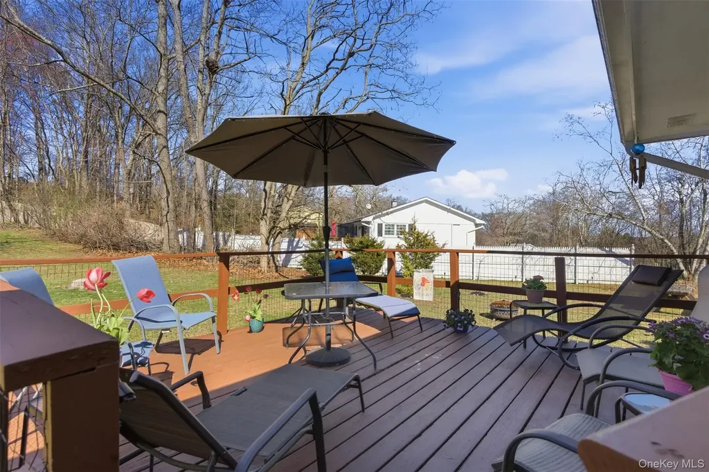 7 Woodland Circle Hyde Park NY 12538