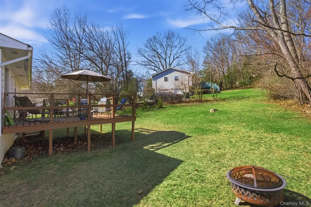 7 Woodland Circle Hyde Park NY 12538