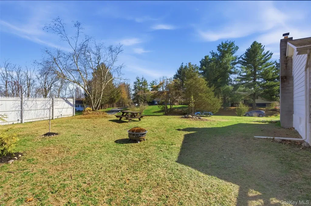 7 Woodland Circle Hyde Park NY 12538