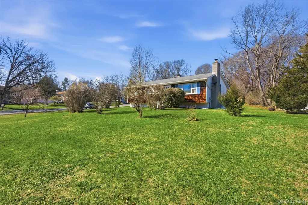 7 Woodland Circle Hyde Park NY 12538