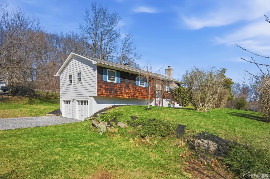 7 Woodland Circle Hyde Park NY 12538