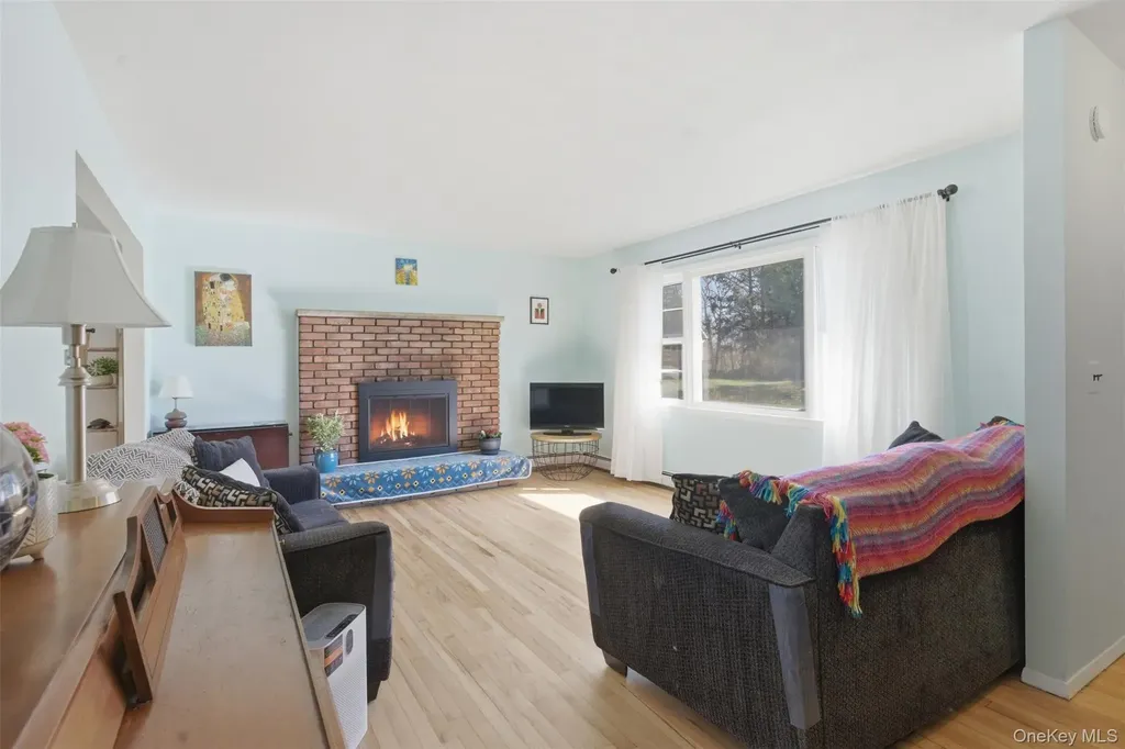 7 Woodland Circle Hyde Park NY 12538