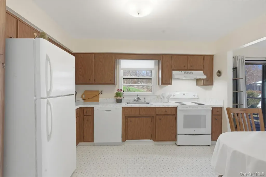 7 Woodland Circle Hyde Park NY 12538