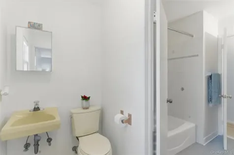 7 Woodland Circle Hyde Park NY 12538