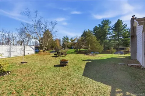 7 Woodland Circle Hyde Park NY 12538
