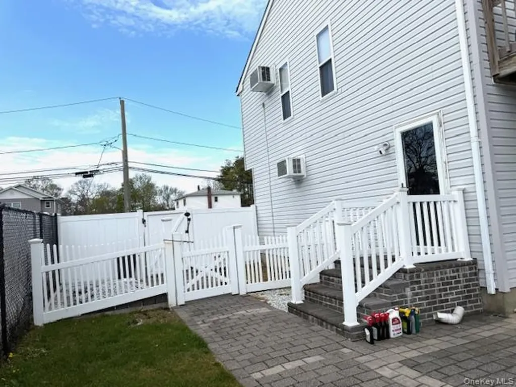 130 Cedar Drive Bay Shore NY 11706