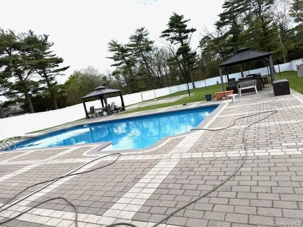 130 Cedar Drive Bay Shore NY 11706