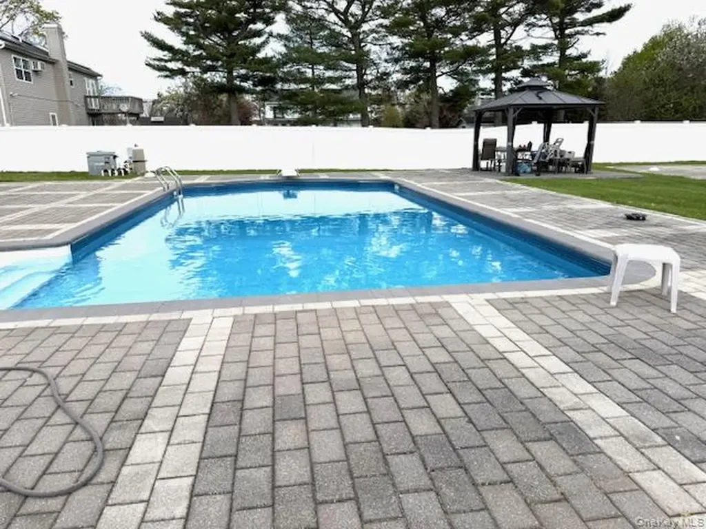 130 Cedar Drive Bay Shore NY 11706