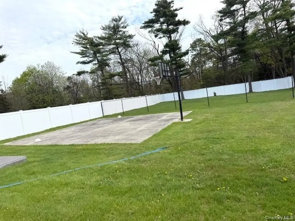 130 Cedar Drive Bay Shore NY 11706