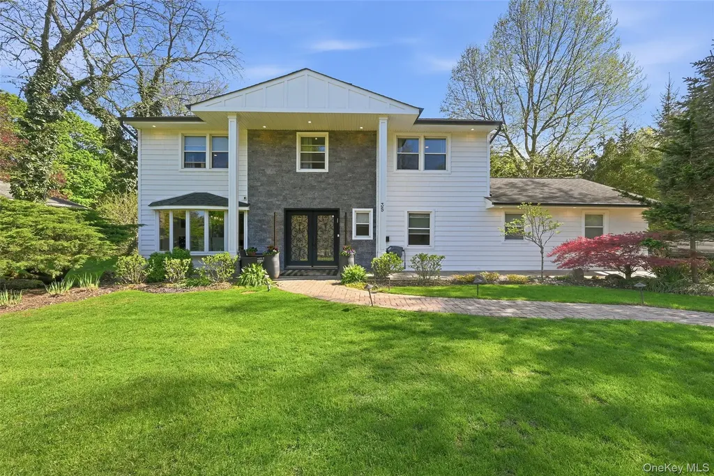35 Elm Drive East Hills NY 11576