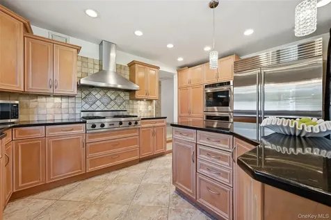 35 Elm Drive East Hills NY 11576