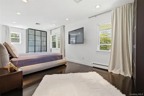 35 Elm Drive East Hills NY 11576