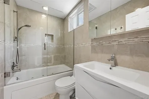 35 Elm Drive East Hills NY 11576