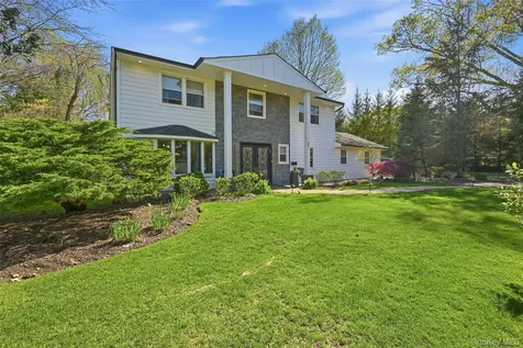 35 Elm Drive East Hills NY 11576
