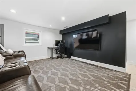 35 Elm Drive East Hills NY 11576