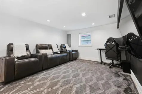 35 Elm Drive East Hills NY 11576