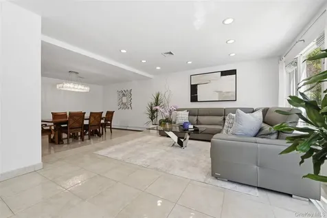35 Elm Drive East Hills NY 11576