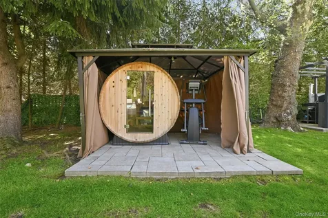 35 Elm Drive East Hills NY 11576
