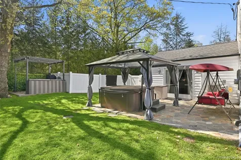 35 Elm Drive East Hills NY 11576