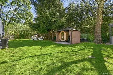 35 Elm Drive East Hills NY 11576