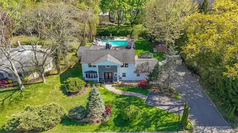 35 Elm Drive East Hills NY 11576