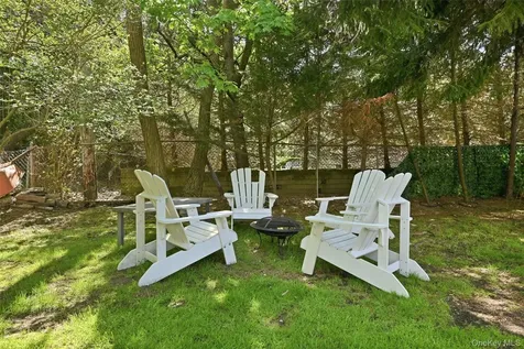 35 Elm Drive East Hills NY 11576