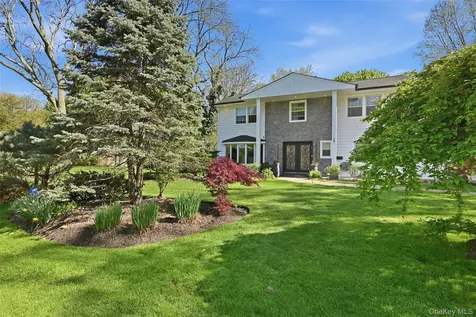 35 Elm Drive East Hills NY 11576