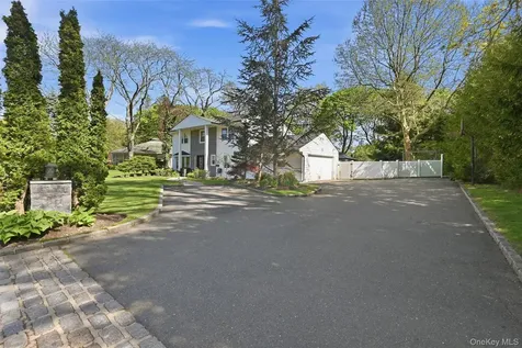 35 Elm Drive East Hills NY 11576