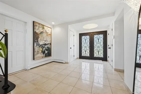 35 Elm Drive East Hills NY 11576