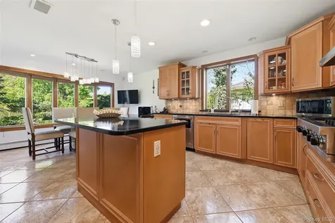 35 Elm Drive East Hills NY 11576