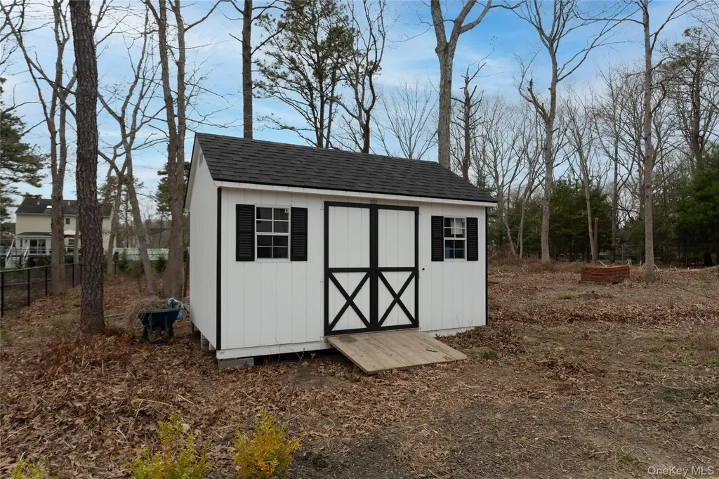 140 Gull Dip Road Ridge NY 11961