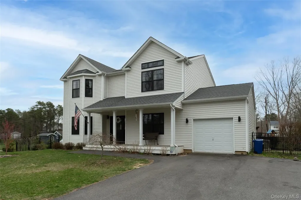 140 Gull Dip Road Ridge NY 11961