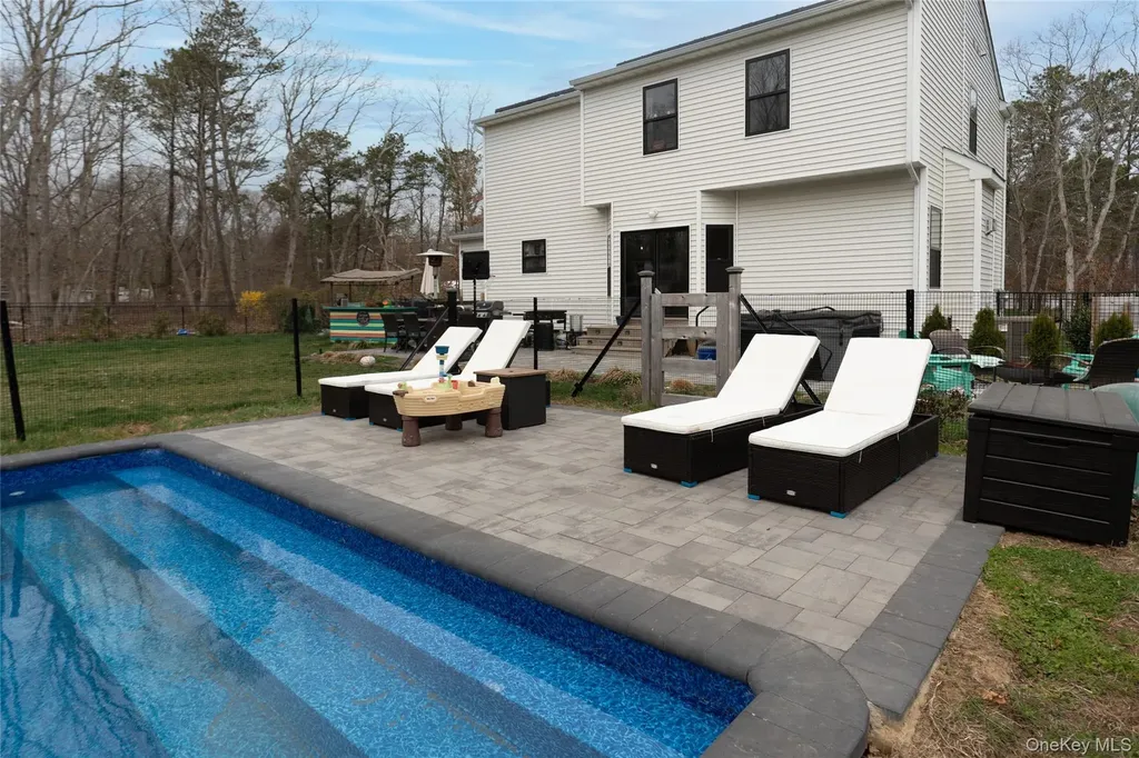 140 Gull Dip Road Ridge NY 11961