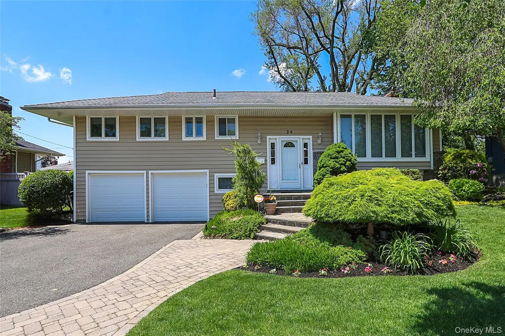 24 Tad Lane Old Bethpage NY 11804