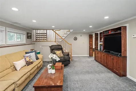24 Tad Lane Old Bethpage NY 11804