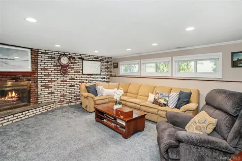 24 Tad Lane Old Bethpage NY 11804